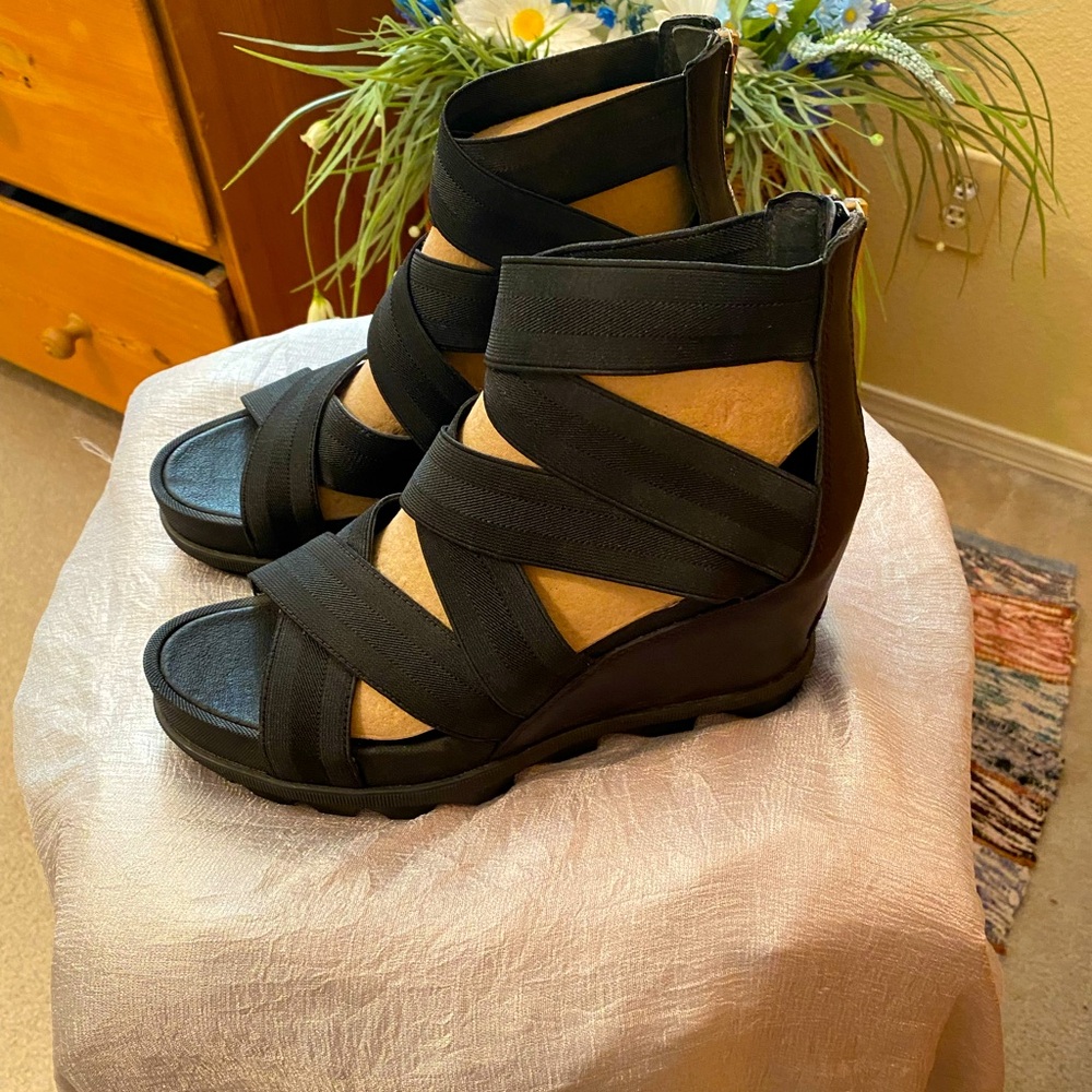 Sorel wedges, never worn